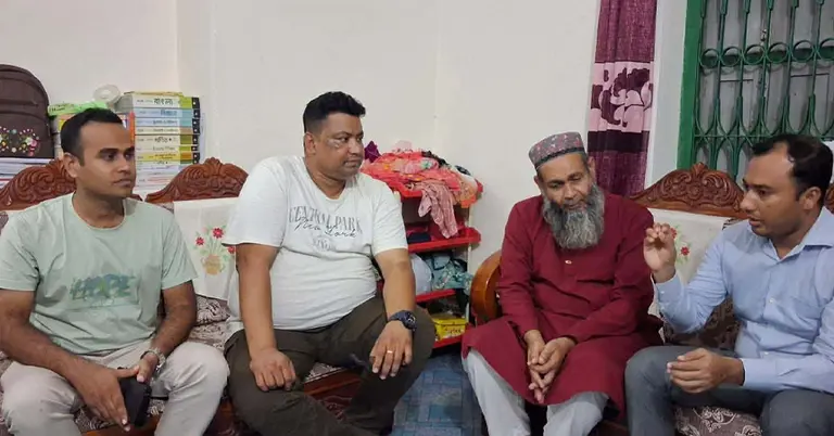 পুলিশ হেফাজত থেকে বাড়ি ফিরলেন শিক্ষক